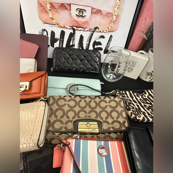 Low Start Mystery Wallet higher the bid the better wallet designer & Luxury - Picture 2 of 16